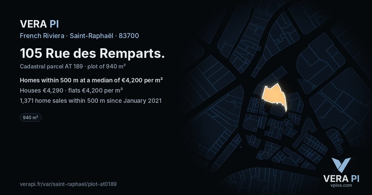 105 Rue des Remparts, Saint-Raphaël at night – the plot lit, the parcels around coloured by the prices near them