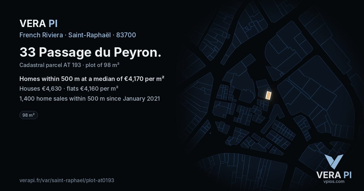 33 Passage du Peyron, Saint-Raphaël at night – the plot lit, the parcels around coloured by the prices near them