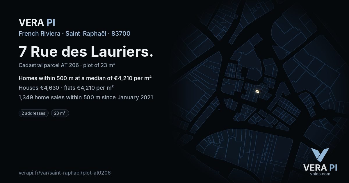 7 Rue des Lauriers, Saint-Raphaël at night – the plot lit, the parcels around coloured by the prices near them