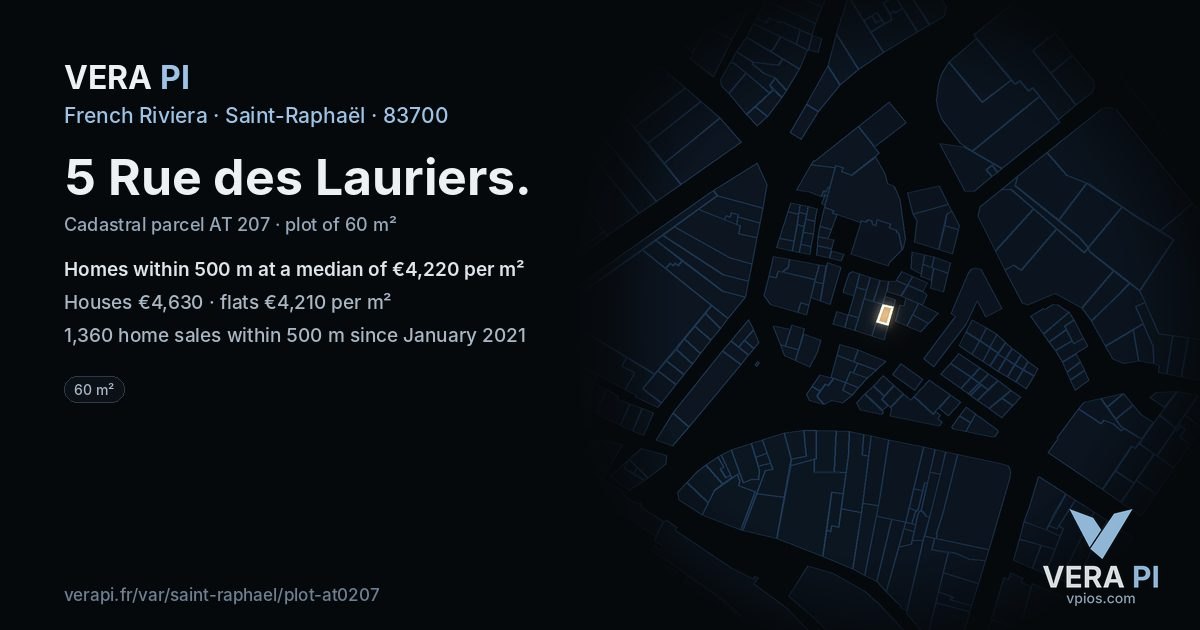 5 Rue des Lauriers, Saint-Raphaël at night – the plot lit, the parcels around coloured by the prices near them