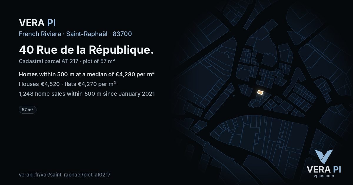 40 Rue de la République, Saint-Raphaël at night – the plot lit, the parcels around coloured by the prices near them
