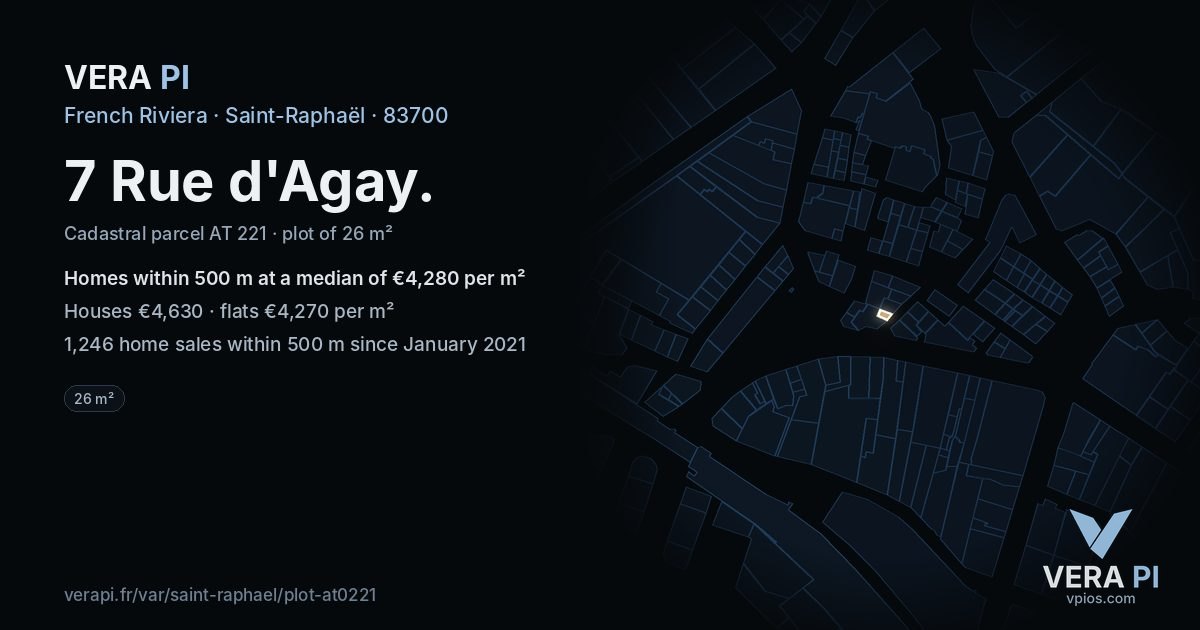 7 Rue d'Agay, Saint-Raphaël at night – the plot lit, the parcels around coloured by the prices near them