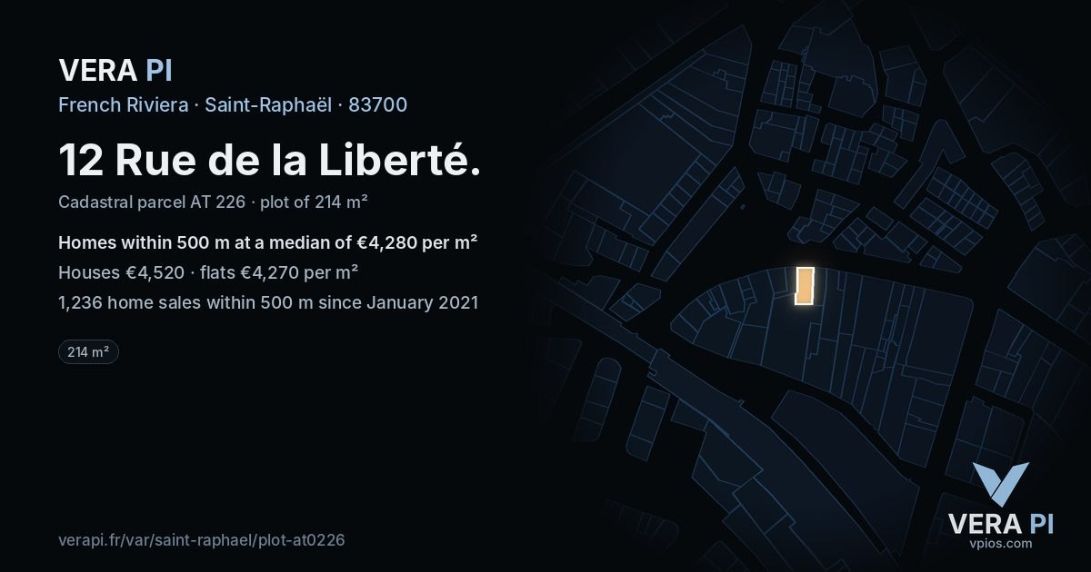 12 Rue de la Liberté, Saint-Raphaël at night – the plot lit, the parcels around coloured by the prices near them