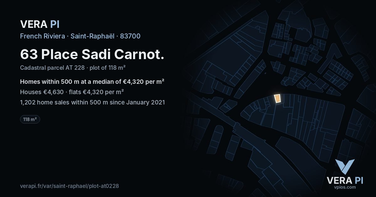 63 Place Sadi Carnot, Saint-Raphaël at night – the plot lit, the parcels around coloured by the prices near them