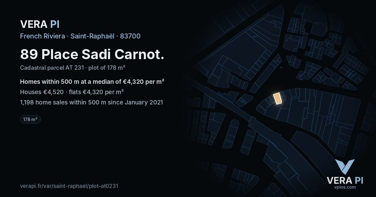 89 Place Sadi Carnot, Saint-Raphaël at night – the plot lit, the parcels around coloured by the prices near them