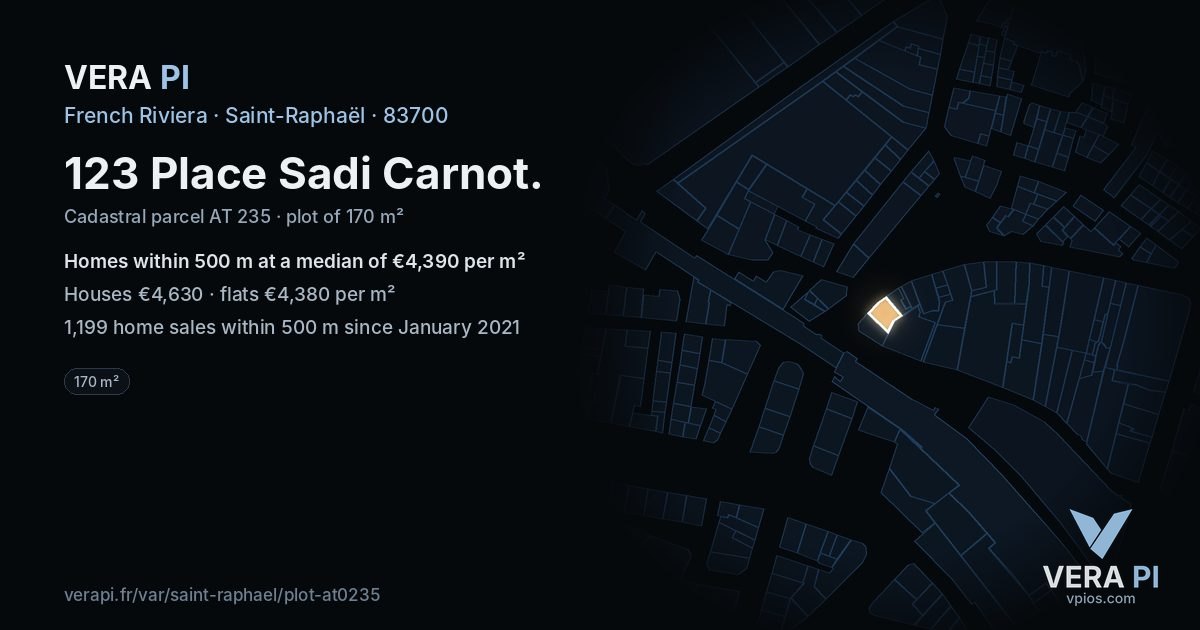 123 Place Sadi Carnot, Saint-Raphaël at night – the plot lit, the parcels around coloured by the prices near them