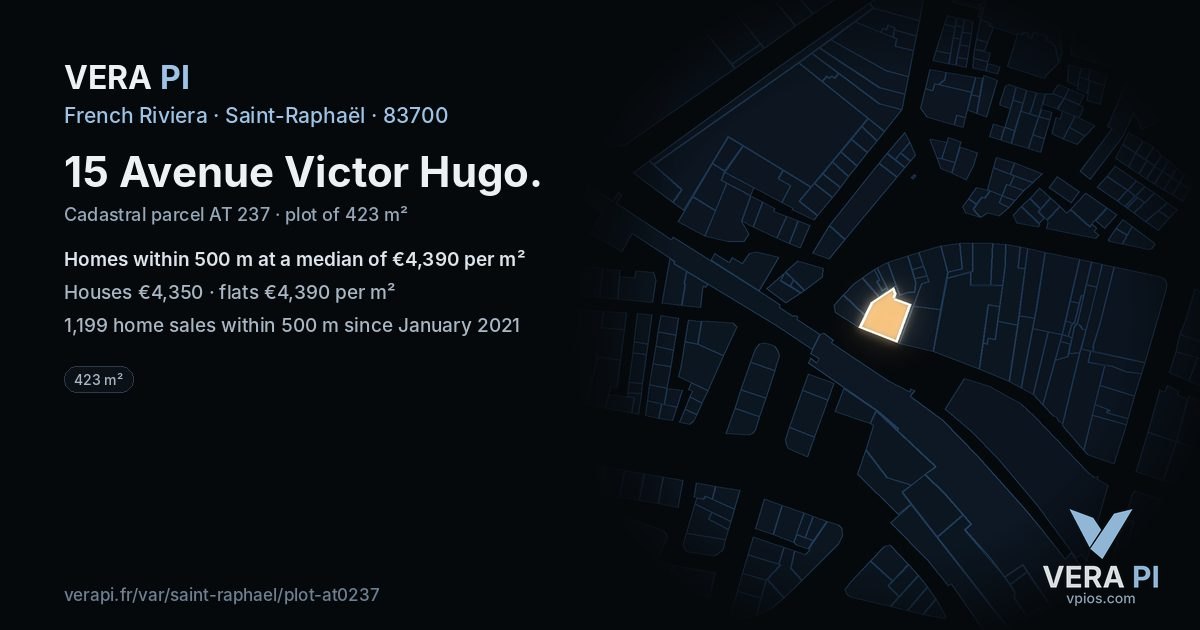 15 Avenue Victor Hugo, Saint-Raphaël at night – the plot lit, the parcels around coloured by the prices near them