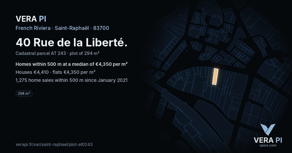40 Rue de la Liberté, Saint-Raphaël at night – the plot lit, the parcels around coloured by the prices near them