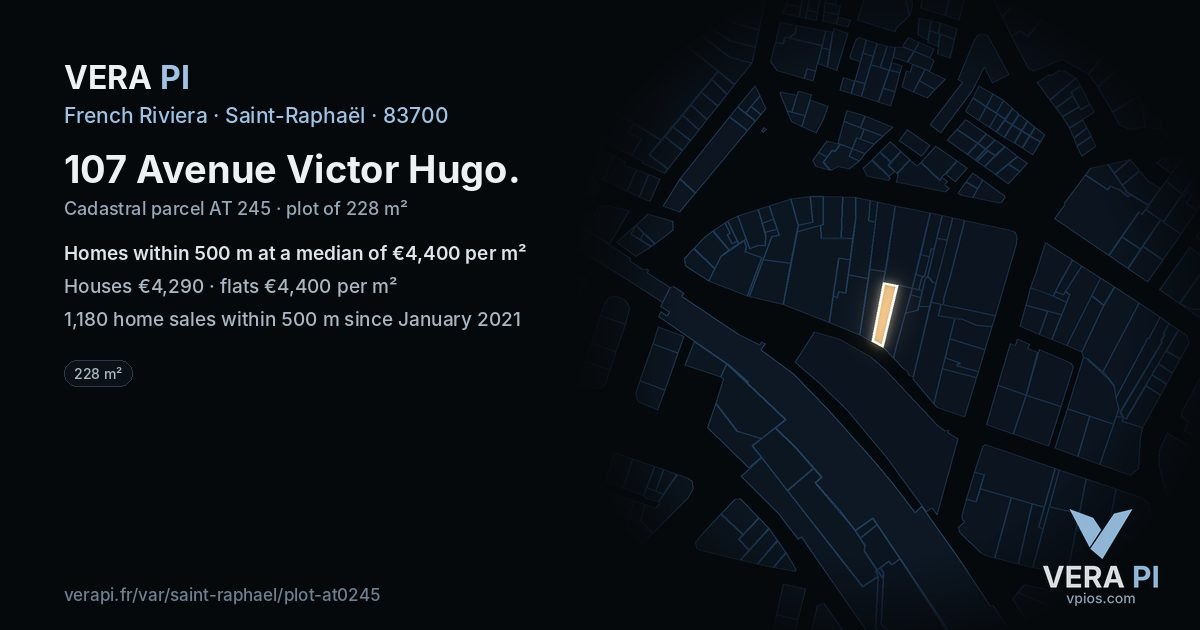 107 Avenue Victor Hugo, Saint-Raphaël at night – the plot lit, the parcels around coloured by the prices near them