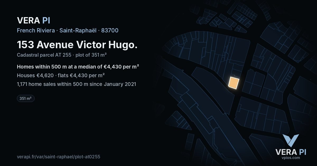 153 Avenue Victor Hugo, Saint-Raphaël at night – the plot lit, the parcels around coloured by the prices near them