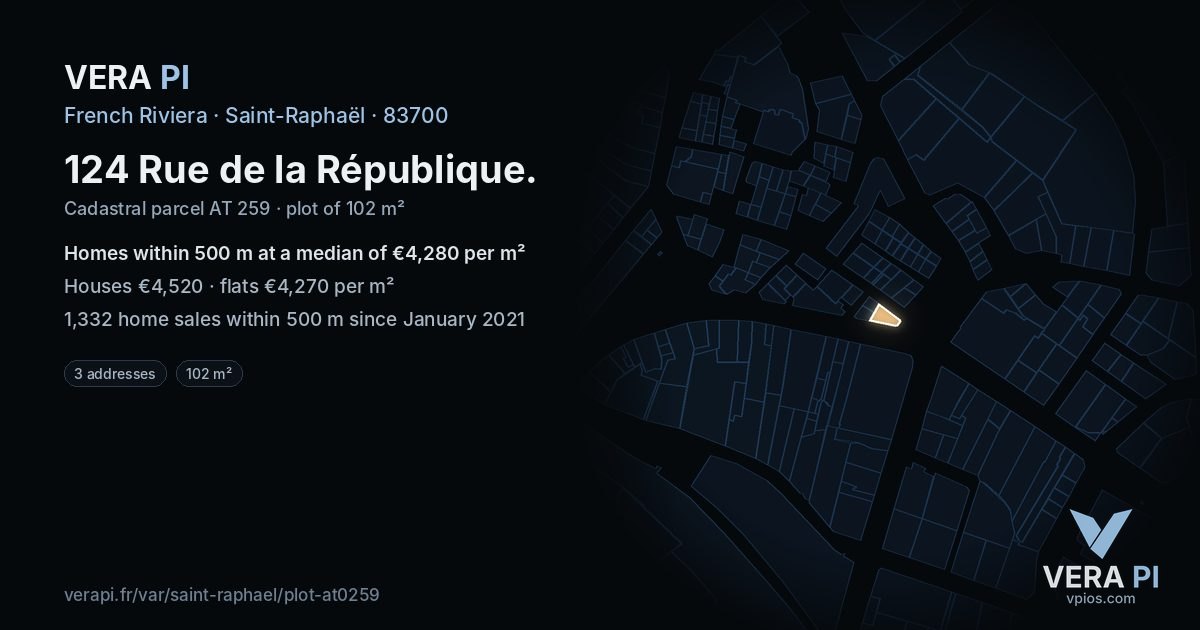 124 Rue de la République, Saint-Raphaël at night – the plot lit, the parcels around coloured by the prices near them
