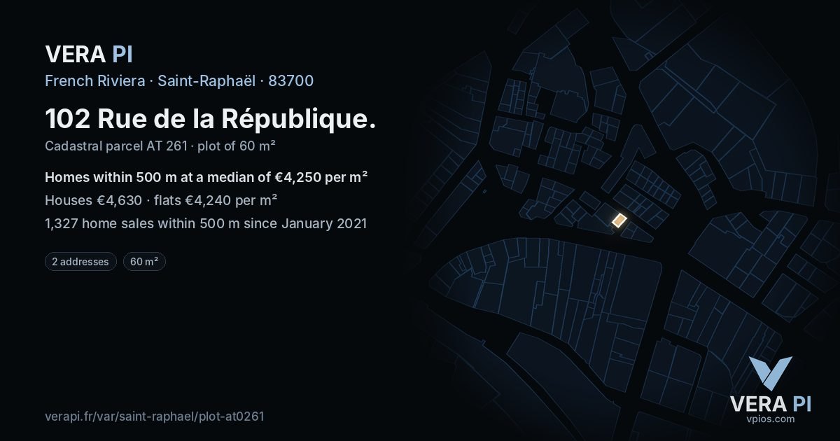 102 Rue de la République, Saint-Raphaël at night – the plot lit, the parcels around coloured by the prices near them