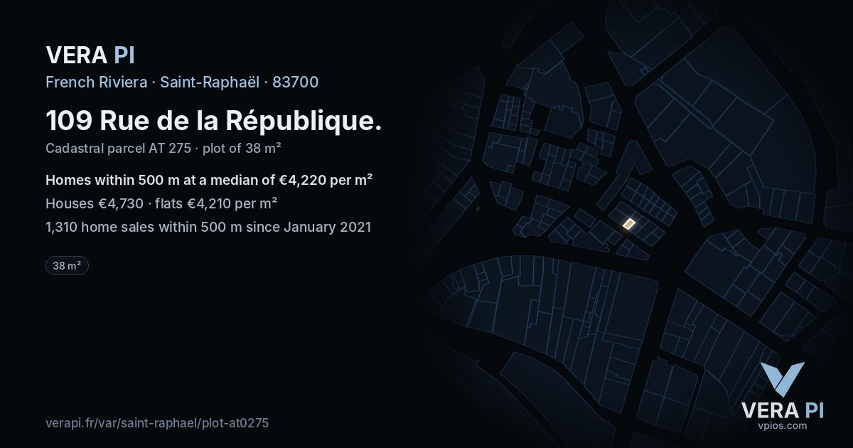109 Rue de la République, Saint-Raphaël at night – the plot lit, the parcels around coloured by the prices near them