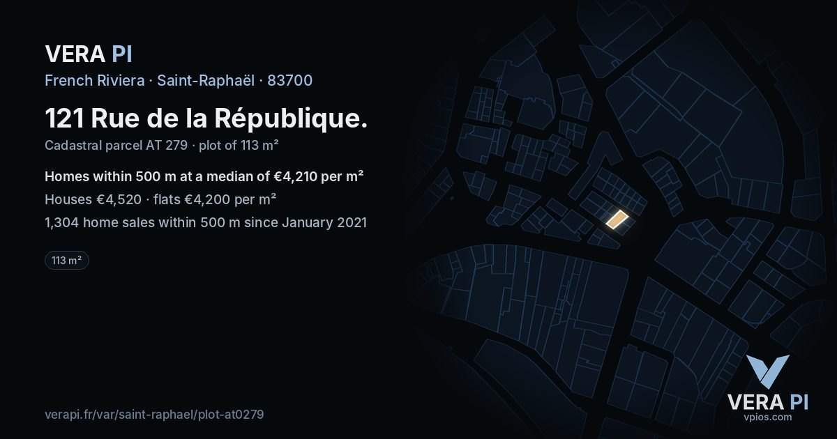 121 Rue de la République, Saint-Raphaël at night – the plot lit, the parcels around coloured by the prices near them