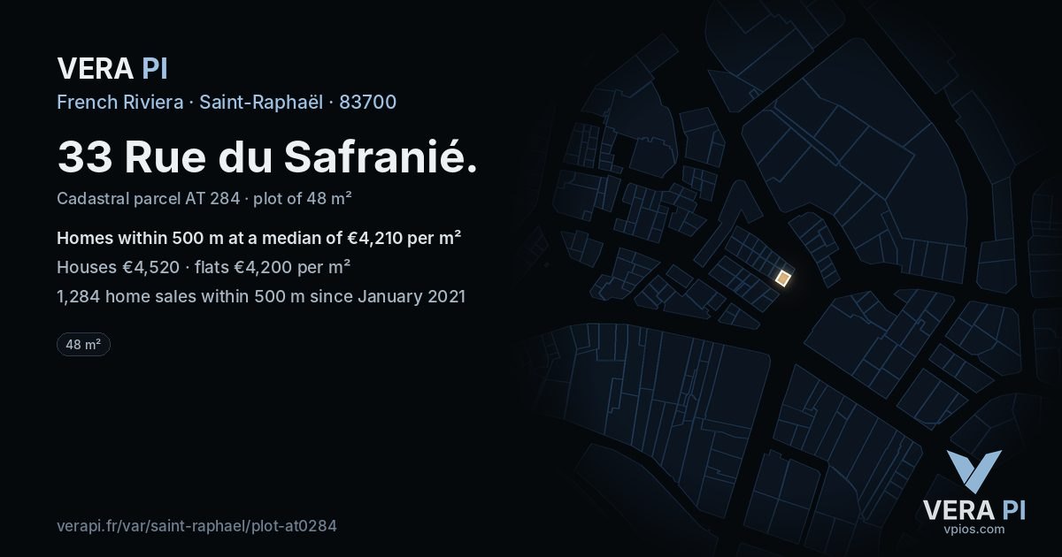 33 Rue du Safranié, Saint-Raphaël at night – the plot lit, the parcels around coloured by the prices near them