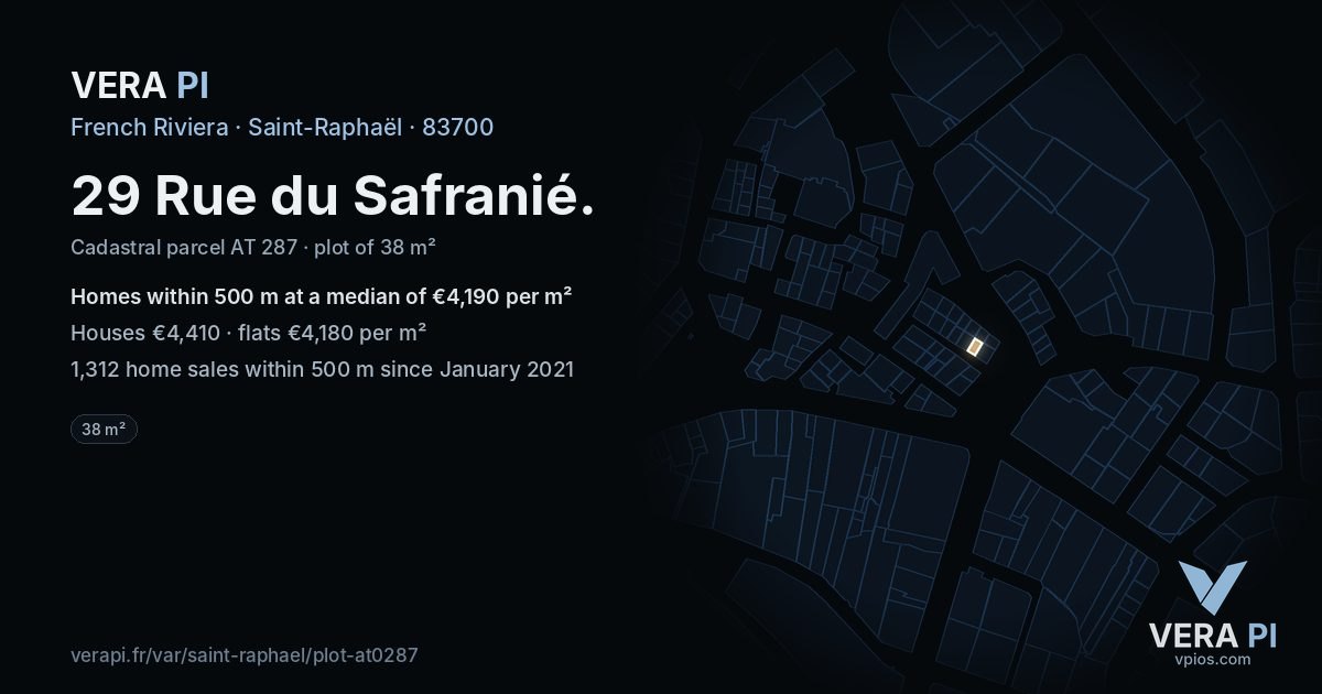 29 Rue du Safranié, Saint-Raphaël at night – the plot lit, the parcels around coloured by the prices near them