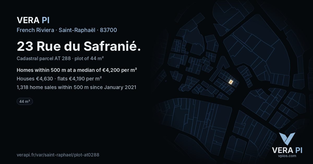 23 Rue du Safranié, Saint-Raphaël at night – the plot lit, the parcels around coloured by the prices near them