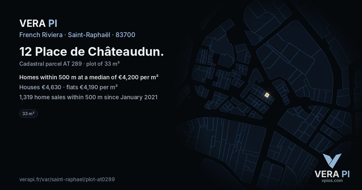 12 Place de Châteaudun, Saint-Raphaël at night – the plot lit, the parcels around coloured by the prices near them