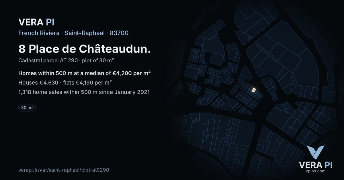 8 Place de Châteaudun, Saint-Raphaël at night – the plot lit, the parcels around coloured by the prices near them