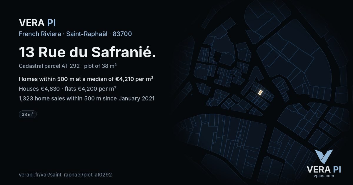 13 Rue du Safranié, Saint-Raphaël at night – the plot lit, the parcels around coloured by the prices near them