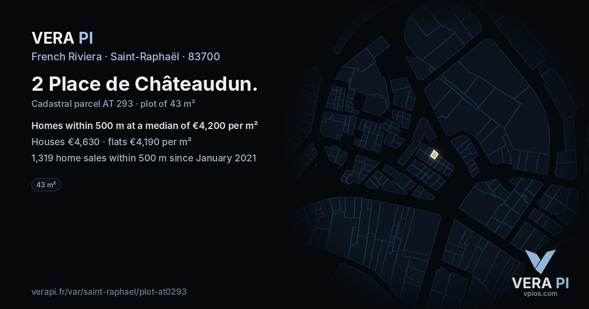 2 Place de Châteaudun, Saint-Raphaël at night – the plot lit, the parcels around coloured by the prices near them