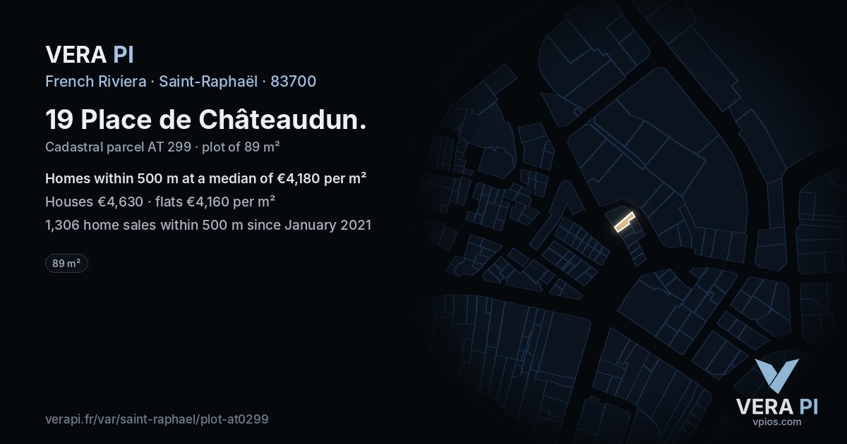 19 Place de Châteaudun, Saint-Raphaël at night – the plot lit, the parcels around coloured by the prices near them