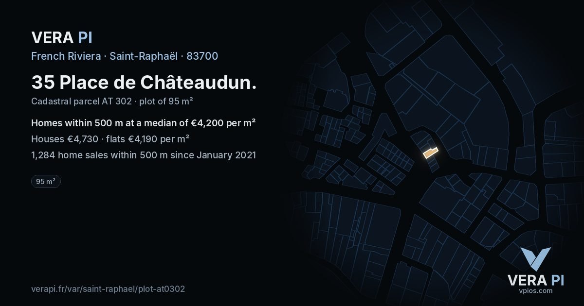 35 Place de Châteaudun, Saint-Raphaël at night – the plot lit, the parcels around coloured by the prices near them