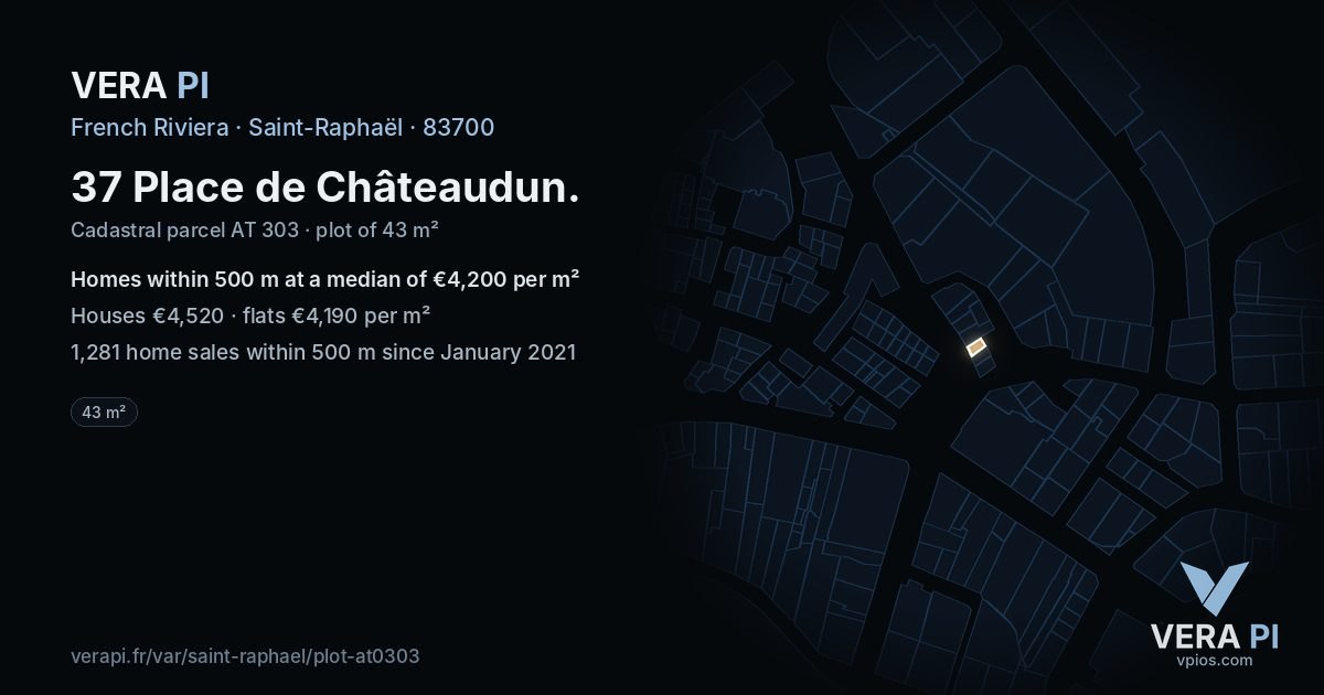 37 Place de Châteaudun, Saint-Raphaël at night – the plot lit, the parcels around coloured by the prices near them