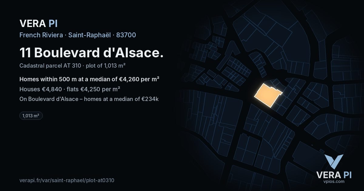 11 Boulevard d'Alsace, Saint-Raphaël at night – the plot lit, the parcels around coloured by the prices near them
