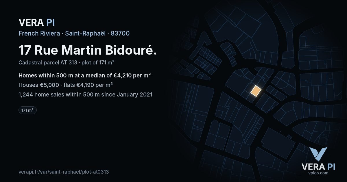 17 Rue Martin Bidouré, Saint-Raphaël at night – the plot lit, the parcels around coloured by the prices near them