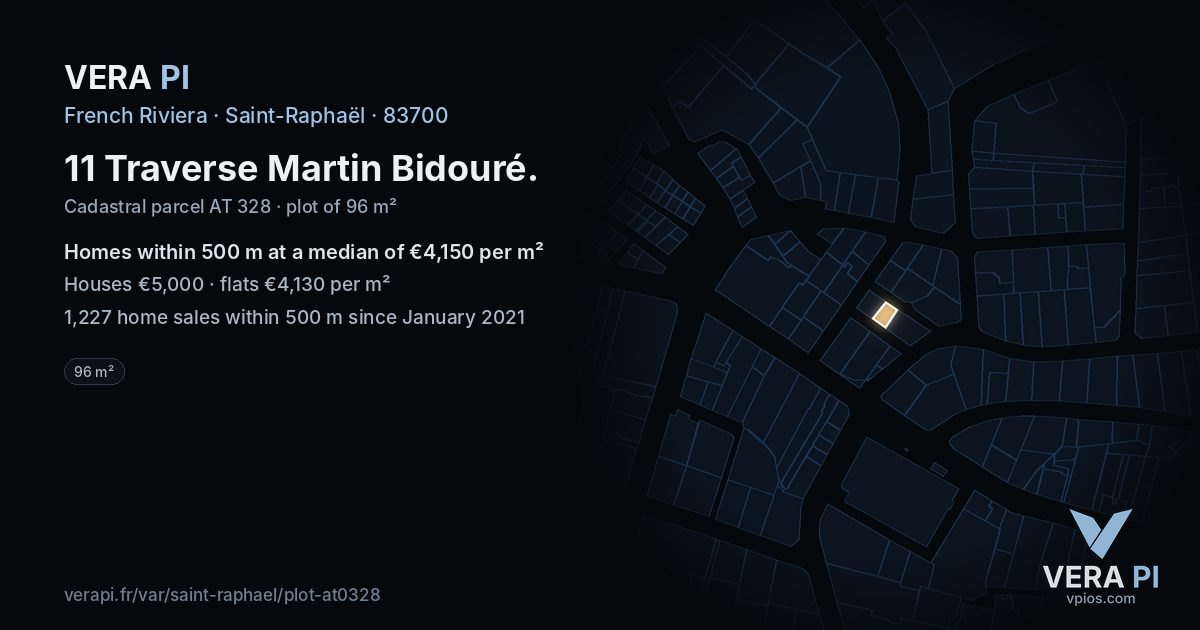 11 Traverse Martin Bidouré, Saint-Raphaël at night – the plot lit, the parcels around coloured by the prices near them