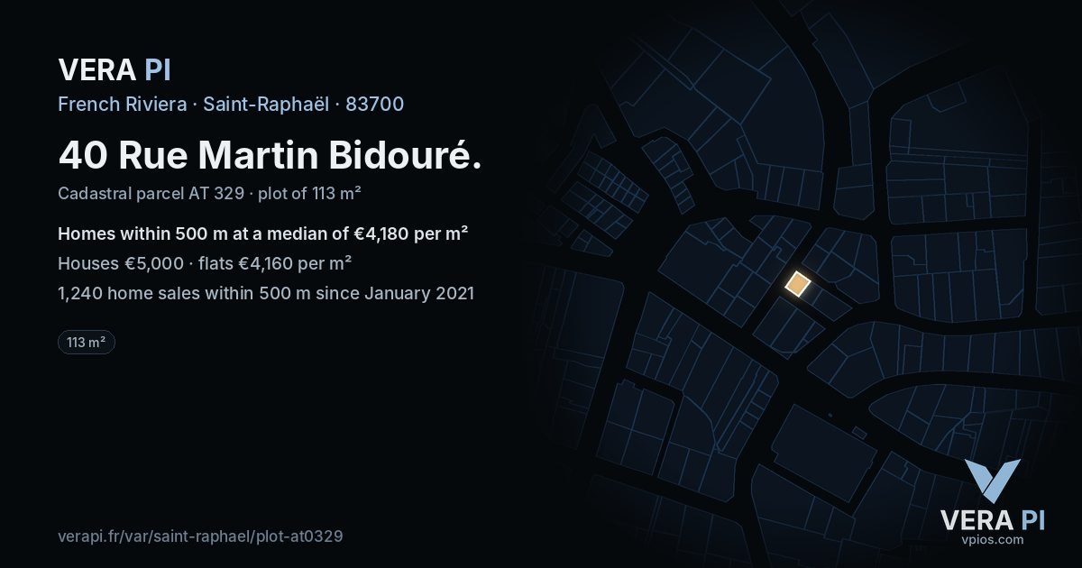 40 Rue Martin Bidouré, Saint-Raphaël at night – the plot lit, the parcels around coloured by the prices near them