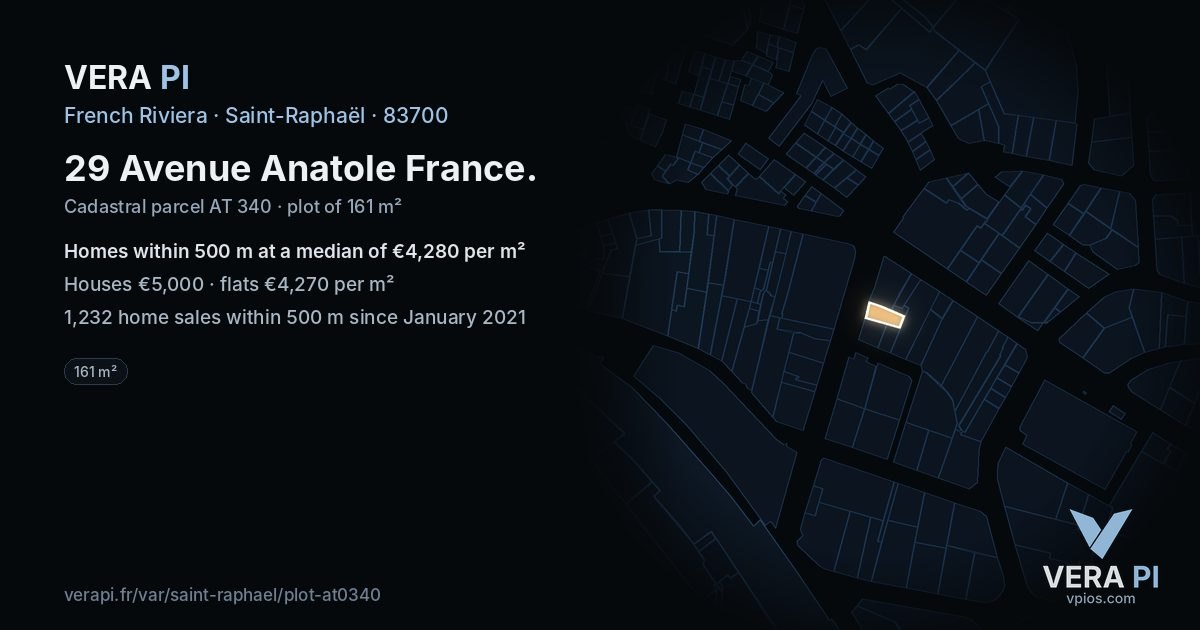29 Avenue Anatole France, Saint-Raphaël at night – the plot lit, the parcels around coloured by the prices near them