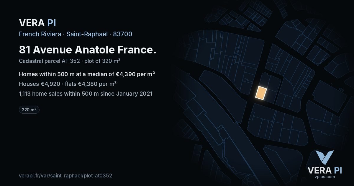 81 Avenue Anatole France, Saint-Raphaël at night – the plot lit, the parcels around coloured by the prices near them