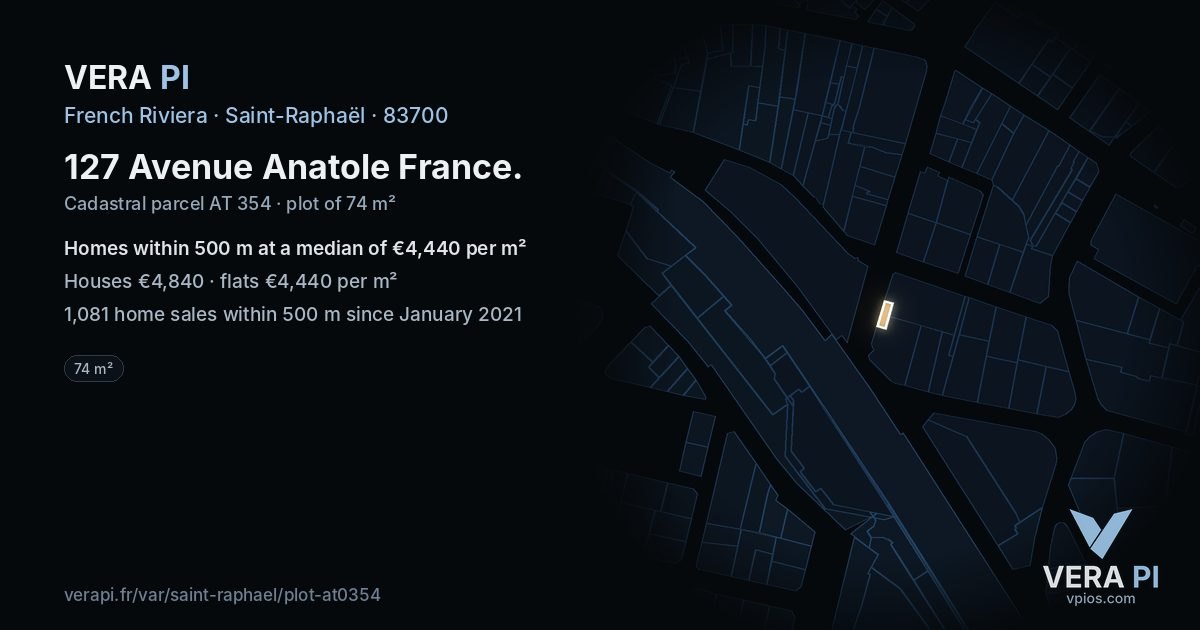 127 Avenue Anatole France, Saint-Raphaël at night – the plot lit, the parcels around coloured by the prices near them