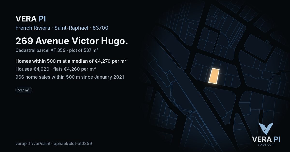 269 Avenue Victor Hugo, Saint-Raphaël at night – the plot lit, the parcels around coloured by the prices near them