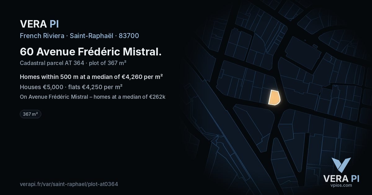 60 Avenue Frédéric Mistral, Saint-Raphaël at night – the plot lit, the parcels around coloured by the prices near them