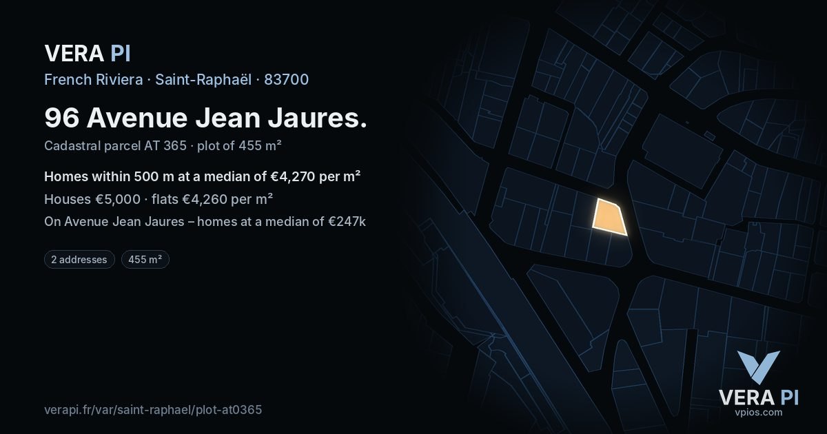 96 Avenue Jean Jaures, Saint-Raphaël at night – the plot lit, the parcels around coloured by the prices near them