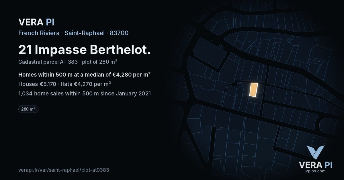 21 Impasse Berthelot, Saint-Raphaël at night – the plot lit, the parcels around coloured by the prices near them