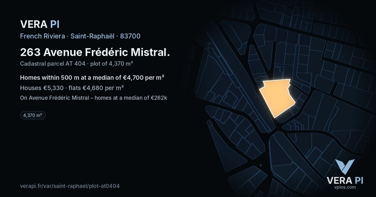 263 Avenue Frédéric Mistral, Saint-Raphaël at night – the plot lit, the parcels around coloured by the prices near them