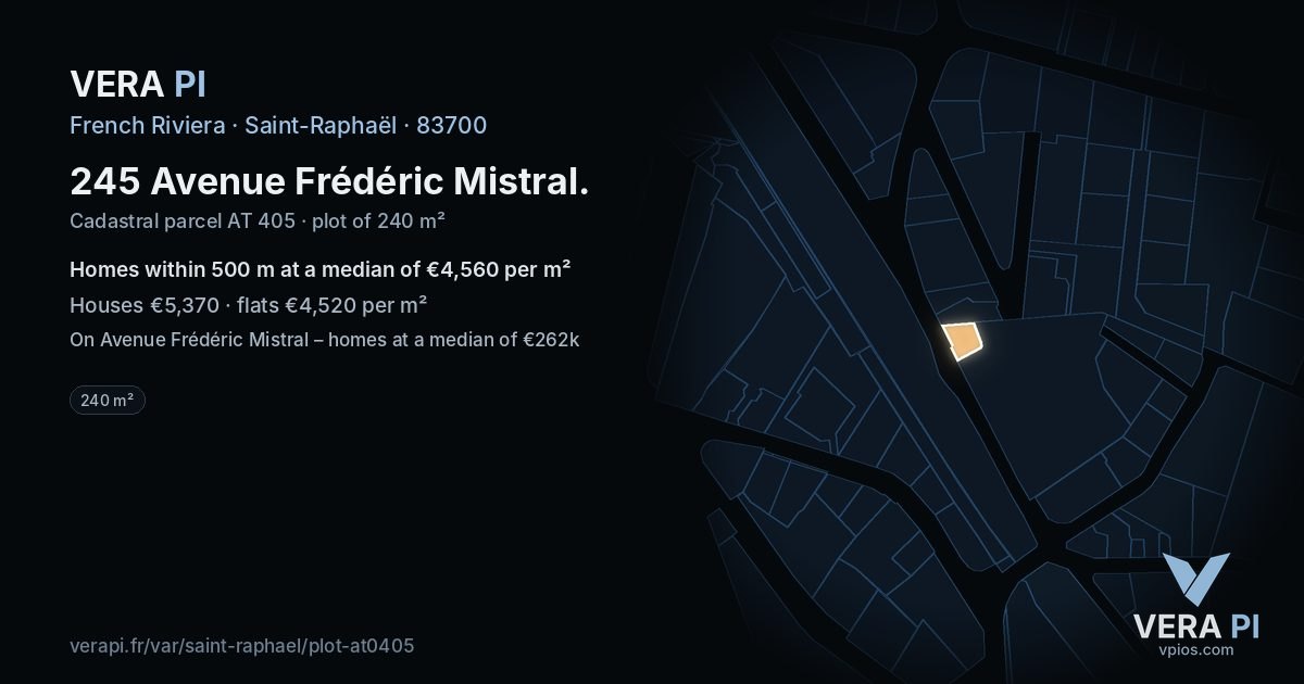 245 Avenue Frédéric Mistral, Saint-Raphaël at night – the plot lit, the parcels around coloured by the prices near them