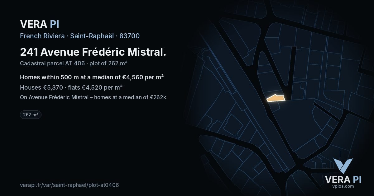 241 Avenue Frédéric Mistral, Saint-Raphaël at night – the plot lit, the parcels around coloured by the prices near them