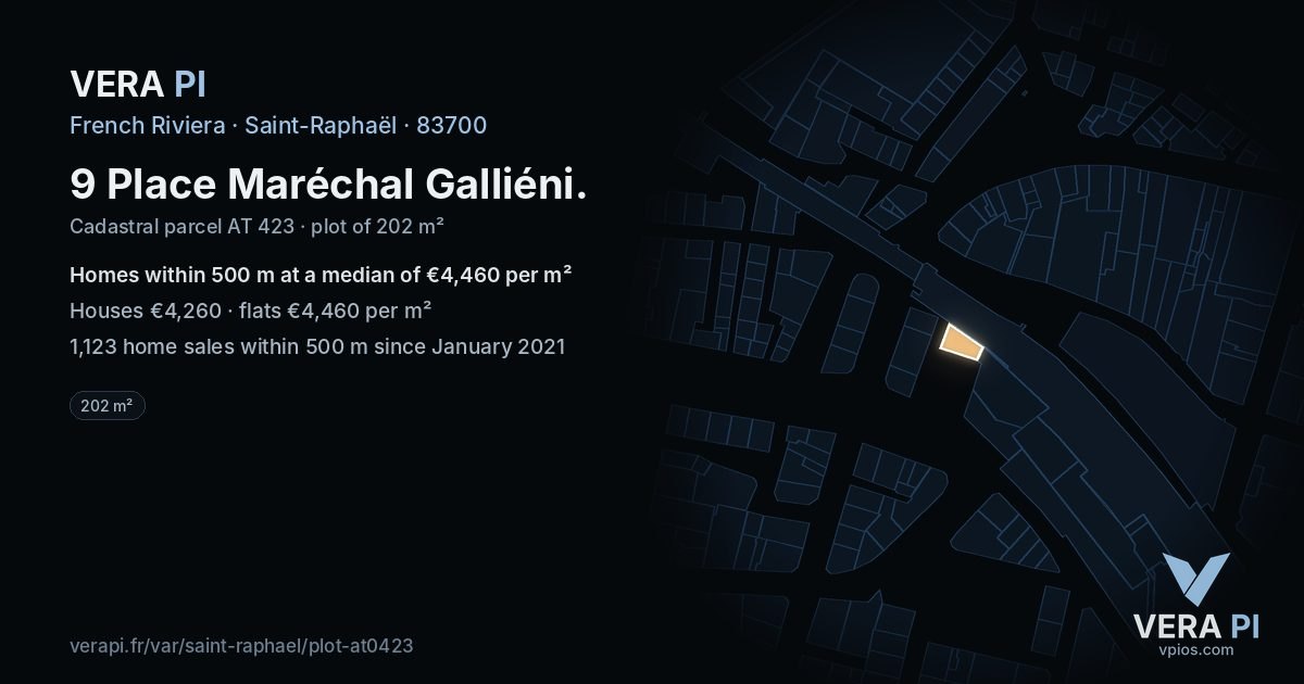 9 Place Maréchal Galliéni, Saint-Raphaël at night – the plot lit, the parcels around coloured by the prices near them