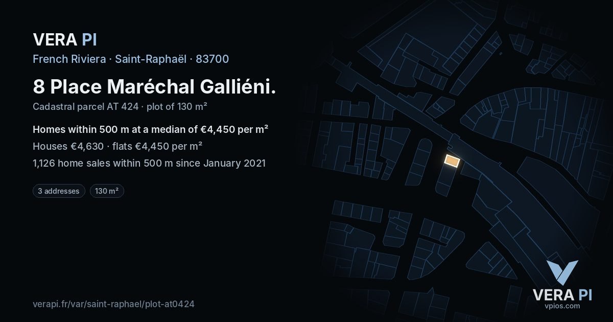 8 Place Maréchal Galliéni, Saint-Raphaël at night – the plot lit, the parcels around coloured by the prices near them