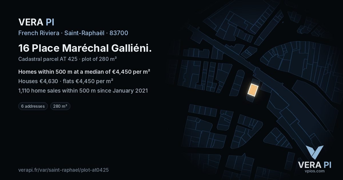 16 Place Maréchal Galliéni, Saint-Raphaël at night – the plot lit, the parcels around coloured by the prices near them