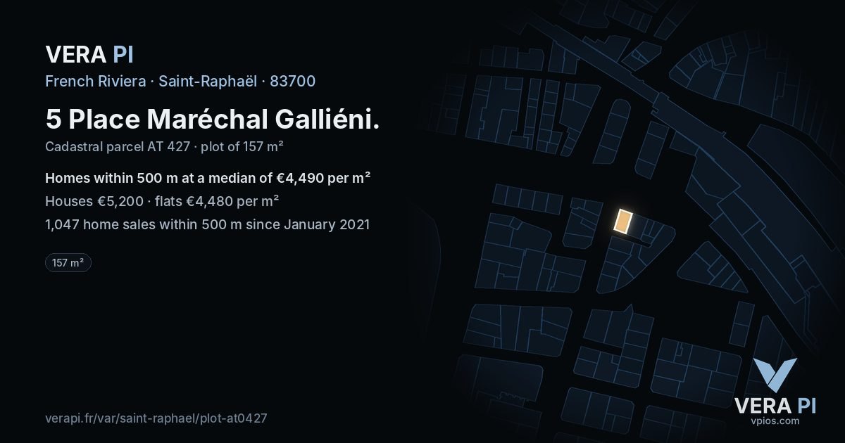 5 Place Maréchal Galliéni, Saint-Raphaël at night – the plot lit, the parcels around coloured by the prices near them