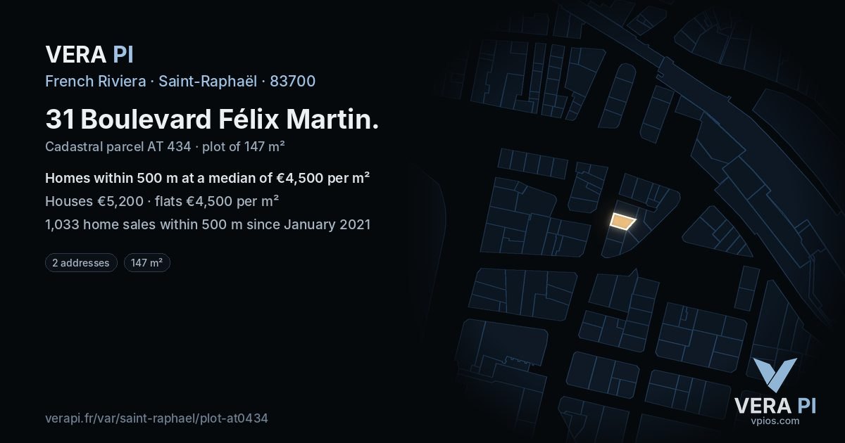 31 Boulevard Félix Martin, Saint-Raphaël at night – the plot lit, the parcels around coloured by the prices near them