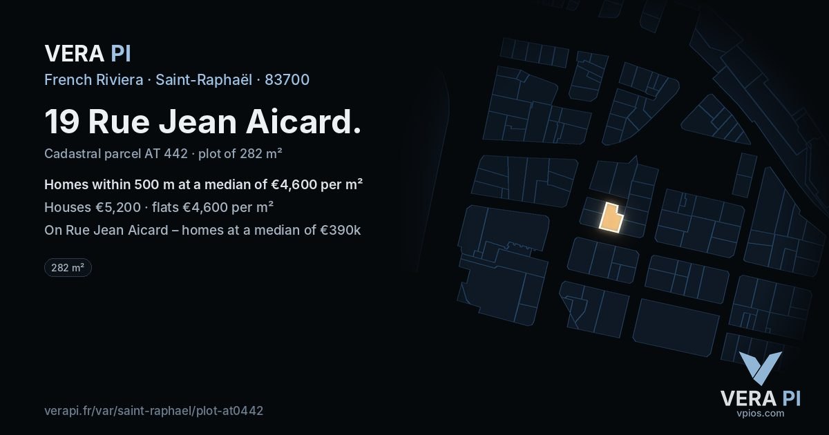 19 Rue Jean Aicard, Saint-Raphaël at night – the plot lit, the parcels around coloured by the prices near them