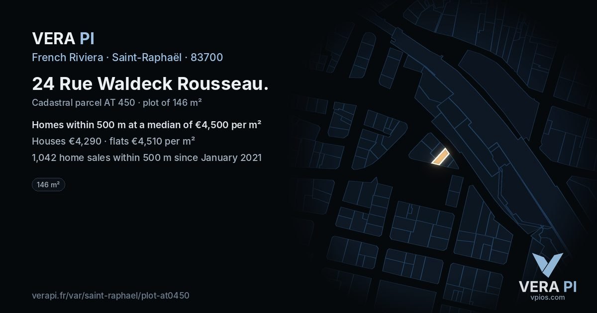 24 Rue Waldeck Rousseau, Saint-Raphaël at night – the plot lit, the parcels around coloured by the prices near them