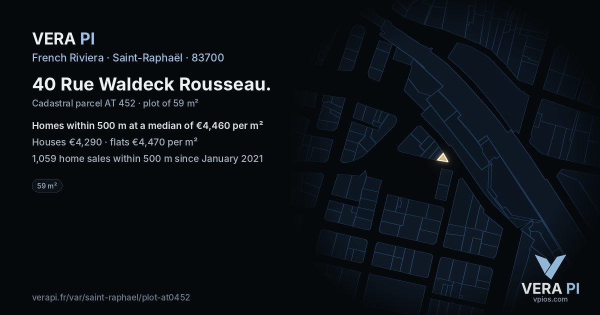 40 Rue Waldeck Rousseau, Saint-Raphaël at night – the plot lit, the parcels around coloured by the prices near them